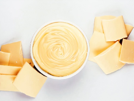 Домашен течен бял шоколад с какаово масло и сухо мляко - снимка на рецептата